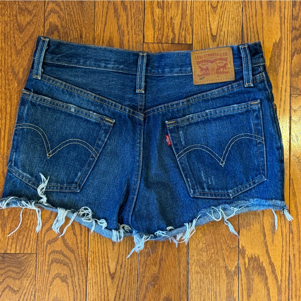 Levi Strauss - 501® ORIGINAL FIT HIGH RISE WOMEN'S SHORTS - W 36 - Picture 4 of 7